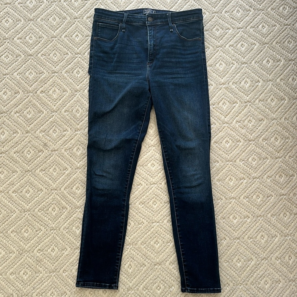 Women’s Abercrombie & Fitch “Simone High Rise Ankle” Jeans, dark wash. Size 28